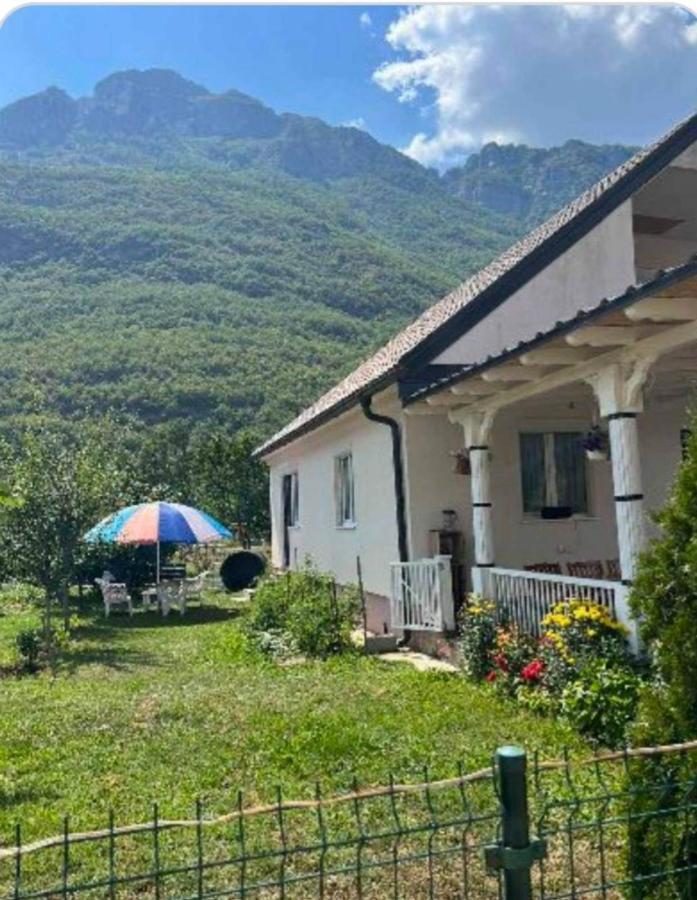 Lola Guest House Vuthaj Екстериор снимка