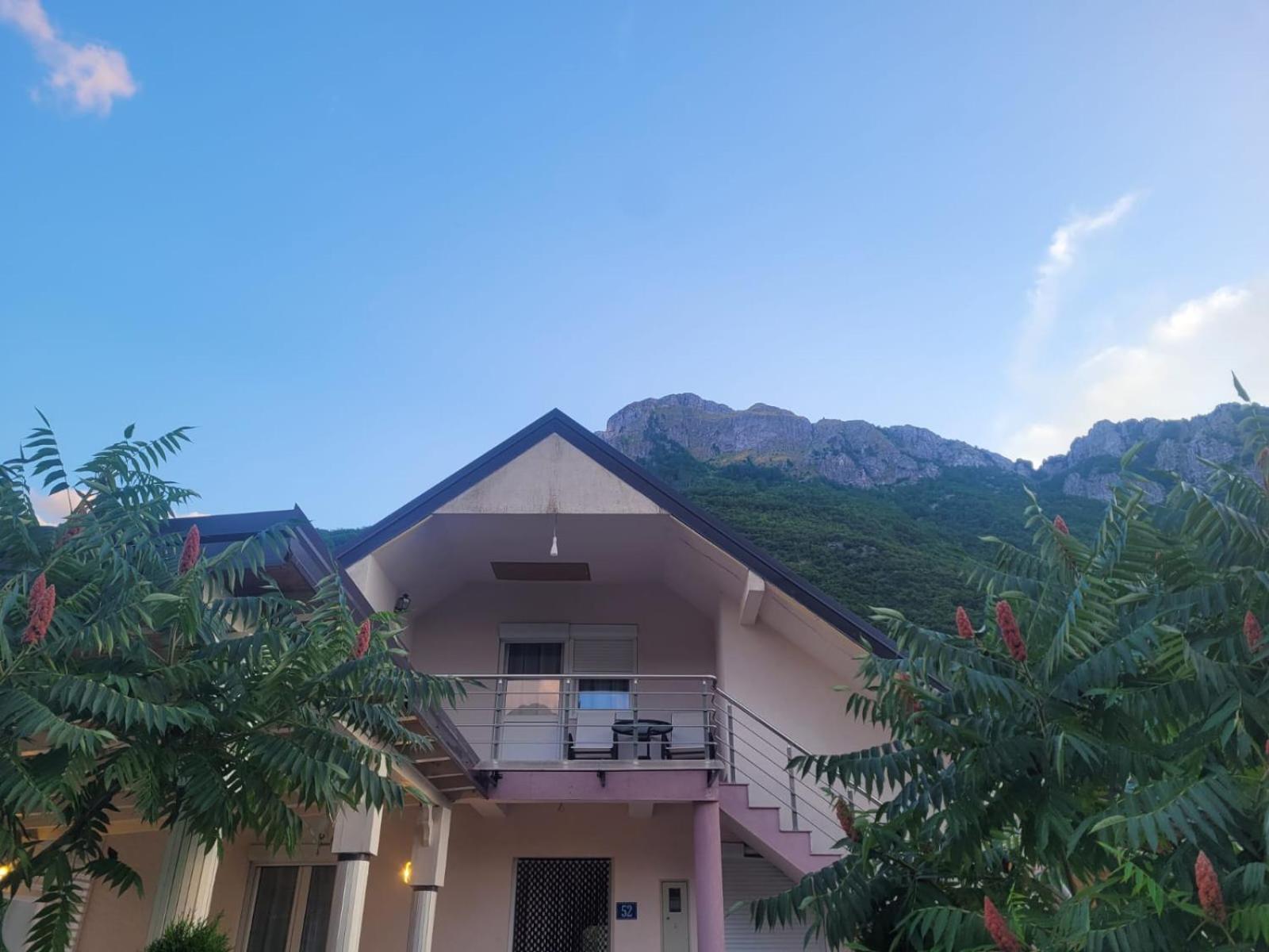 Lola Guest House Vuthaj Екстериор снимка