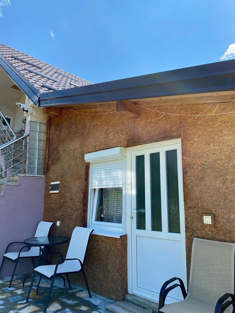 Lola Guest House Vuthaj Екстериор снимка